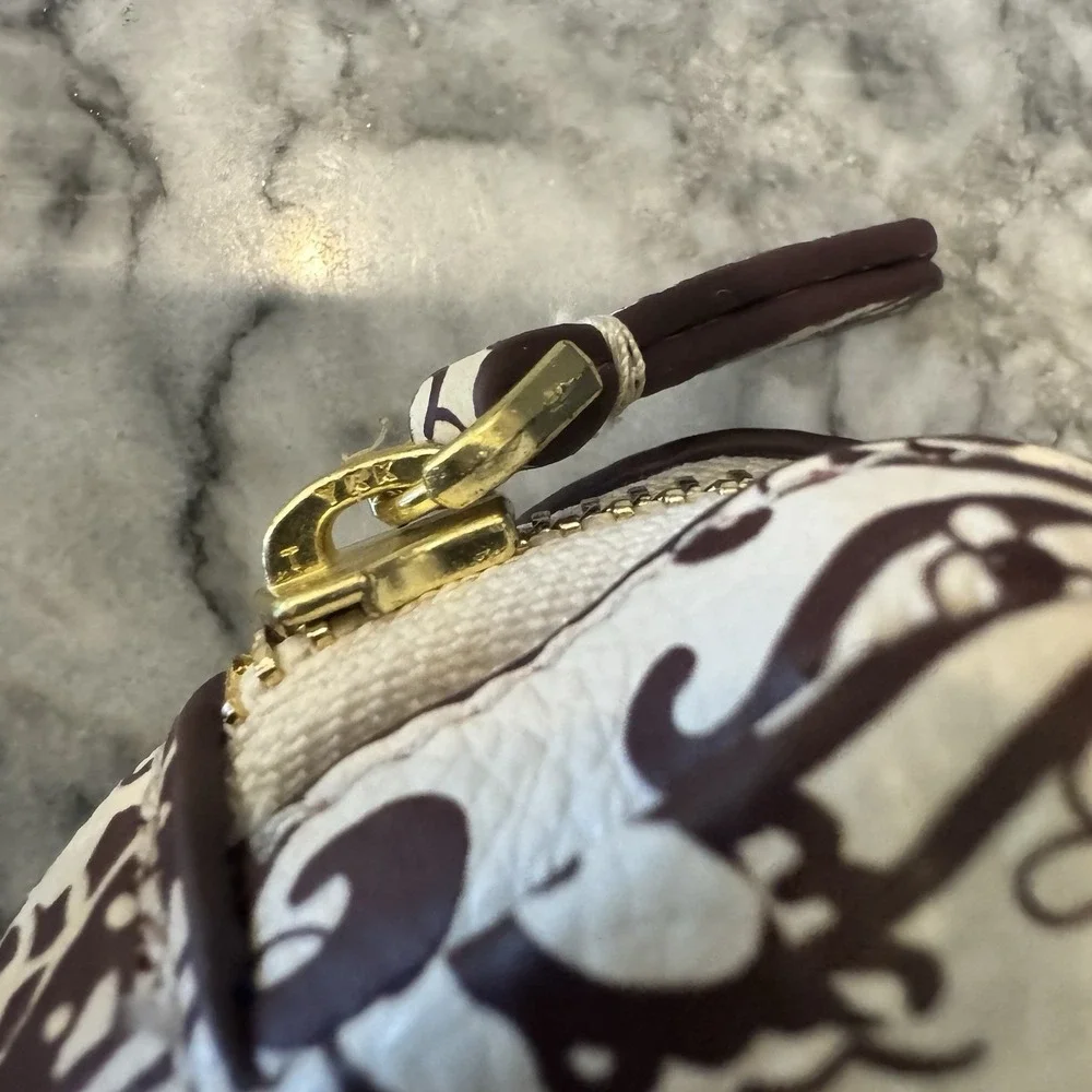 Vera Bradley Leather Zip Earbud Case Eclectic Paisley Cottage Cream Keychain - Picture 4 of 14